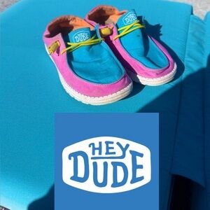 Hey Dude woman’s color block size 8